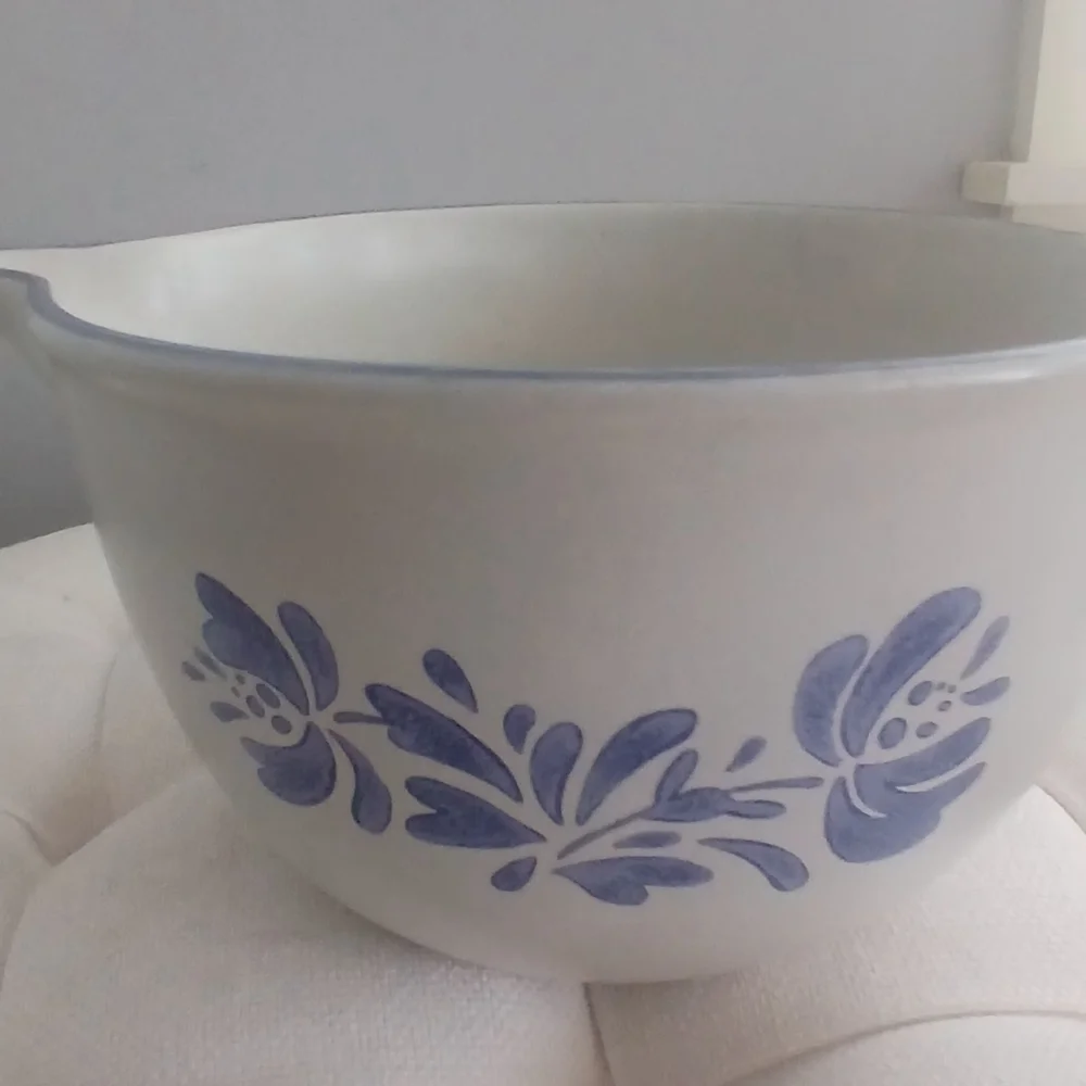 Pfaltzgraff Yorktowne Farmhouse Mixing Bowl with Blue Floral Design